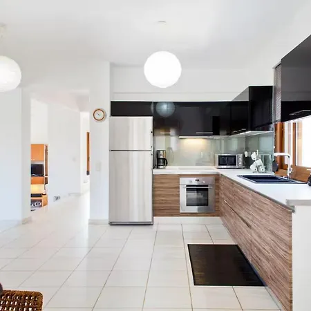 Artemis Luxury - Private Pool Oasis *