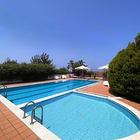 Artemis Luxury - Private Pool Oasis